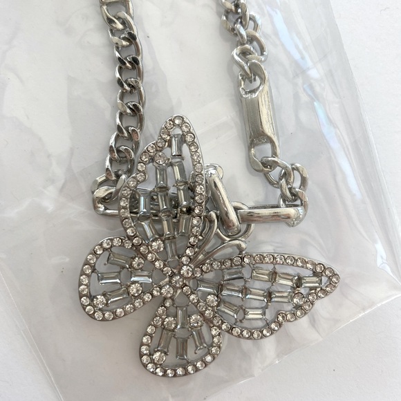 BNWT Sparkly Butterfly necklace and earring set - Picture 1 of 4